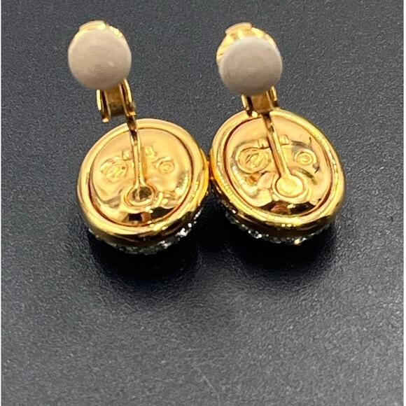 SWAROVSKI Vintage Crystal
Pave Gold Tone Cluster Oval
Signed Clip On Earrings - Picture 8 of 8